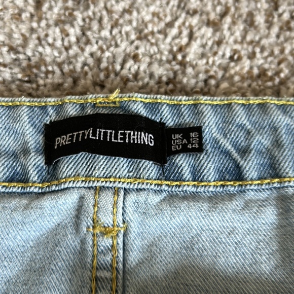NWT Pretty Little Thing High Waisted Mom shorts - Picture 3 of 7